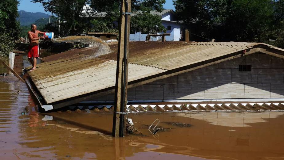 Tragedy in RS South Brazil: flooded by the River Guaíba, Arena do Grêmio is looted